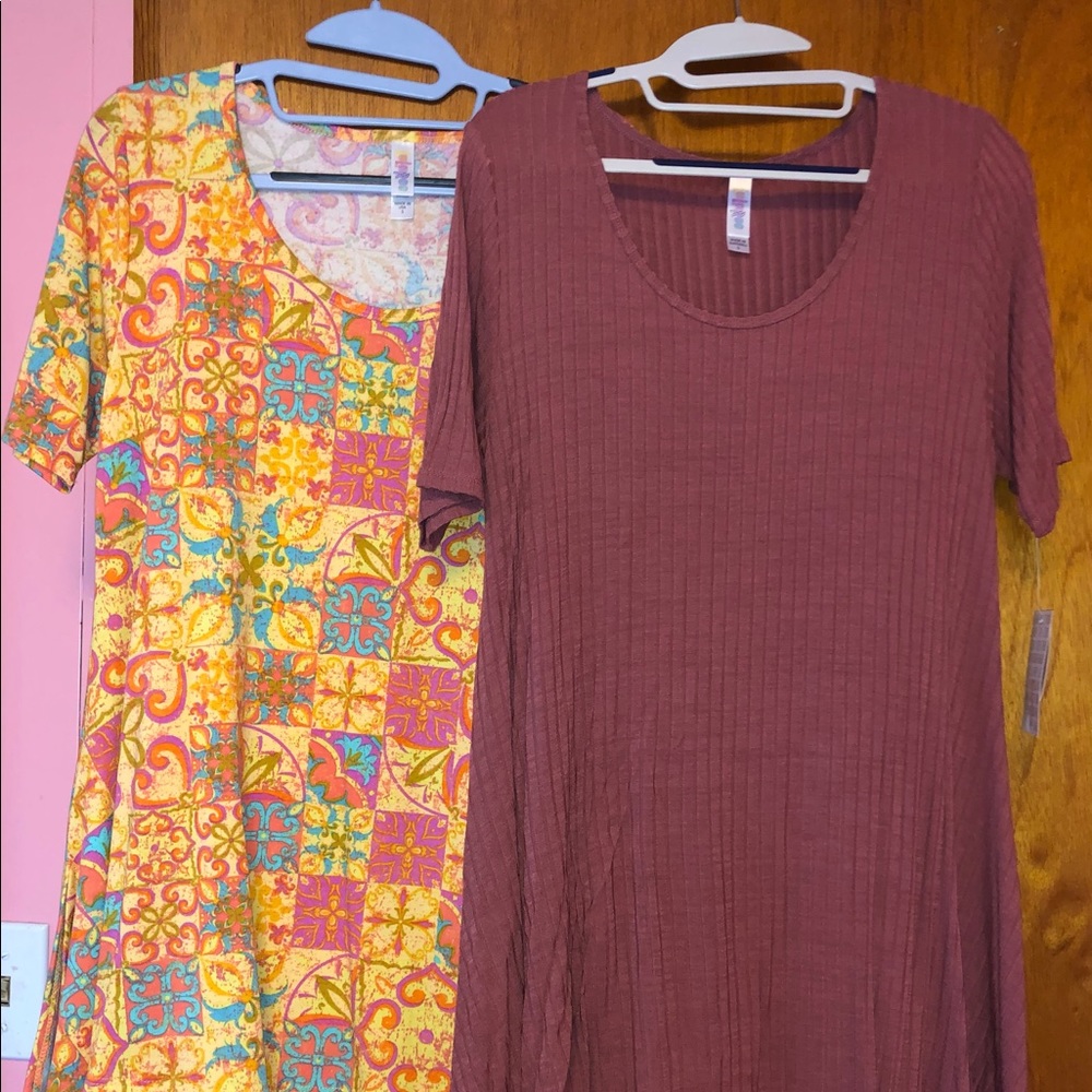 2 TWO Lularoe Perfect T.no split up